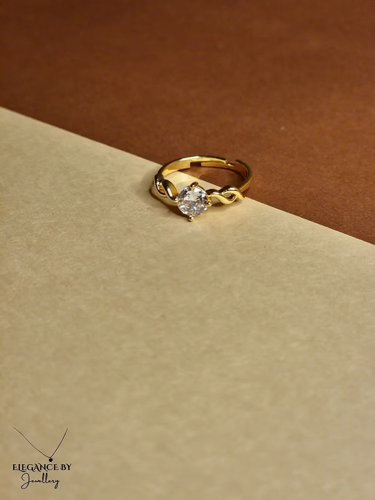 Twist Knot Adjustable Ring – Elegant & Timeless